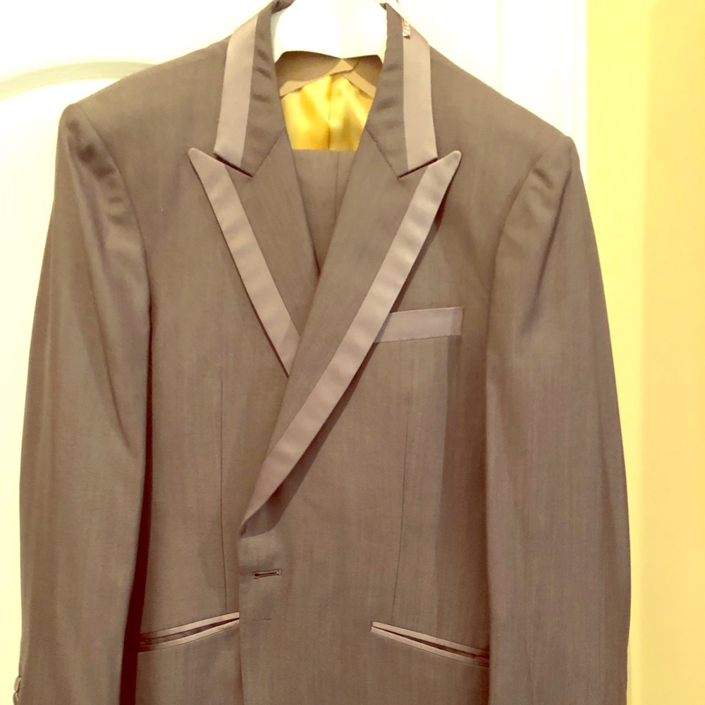 Custom Grey single button tuxedo. Will fit 42 Reg.